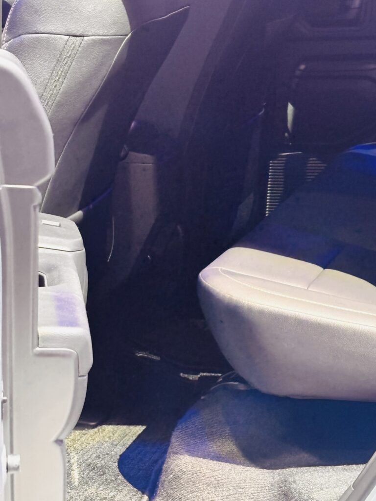 ランクルFJリアシート廻り